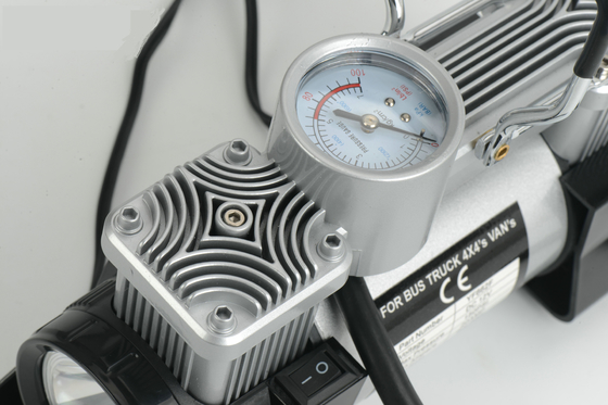 12v 180w 150psi เครื่องอัดอากาศในรถยนต์แบบพกพาปั๊มยางโลหะพร้อมไฟ